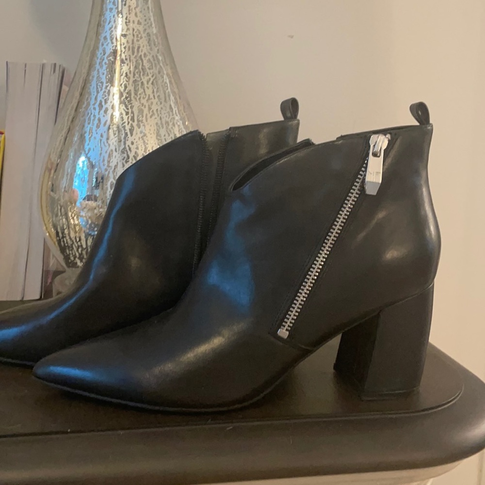 Brand new Marc fisher leather pointed zip booties